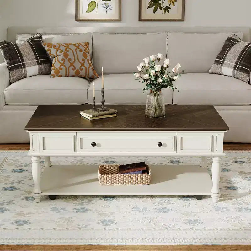Table basse rétro en bois d'hévéa avec un tiroir, une étagère et des roulettes verrouillables