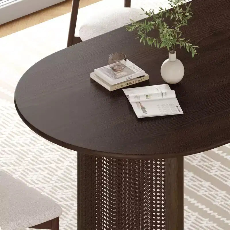 Table de salle à manger ovale 67 po pour 4 à 6 personnes avec plateau de bordure en demi-rond et base tissée en rotin, table de cuisine moderne de style campagnard pour salon et salle à manger, noyer