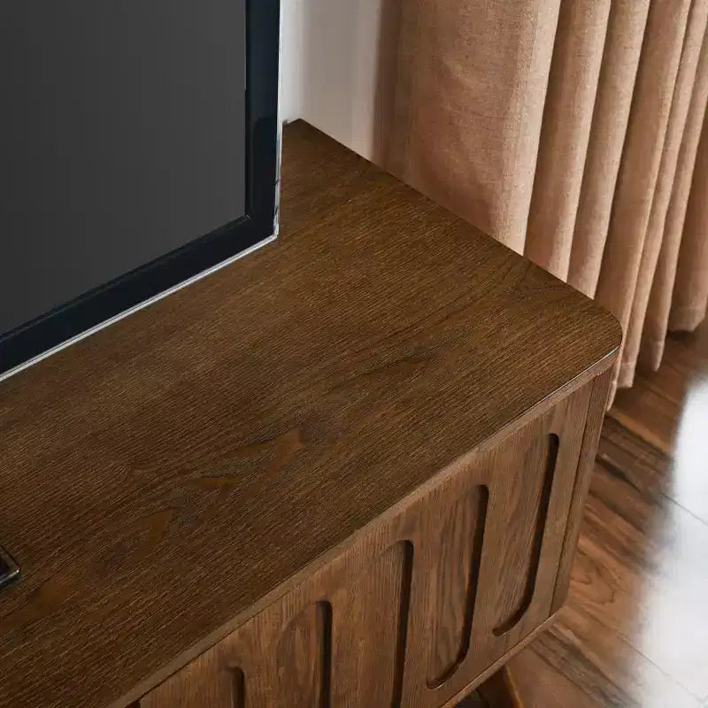 Meuble TV cannelé pour téléviseurs de 50 à 65 pouces, meuble de divertissement style Mid-Century Modern avec 2 portes, tiroir et pieds en bois massif.