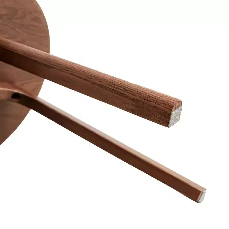 Table d'appoint ronde en bois avec patins antidérapants respectueux des sols, bout de canapé avec structure robuste à trois pieds, table de canapé pour salon