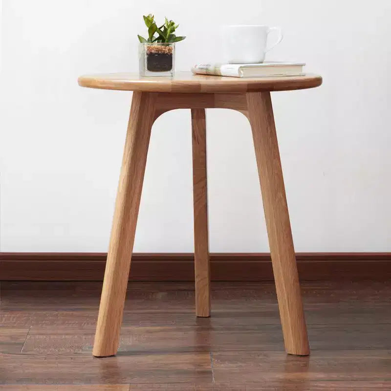 Table d'appoint ronde en bois avec patins antidérapants respectueux des sols, bout de canapé avec structure robuste à trois pieds, table de canapé pour salon