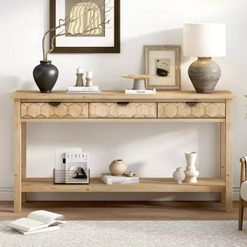 Console d'entrée de 60 pouces en placage de sapin avec façades à motifs alvéolés, table console moderne et élégante avec 3 tiroirs et pieds en sapin massif